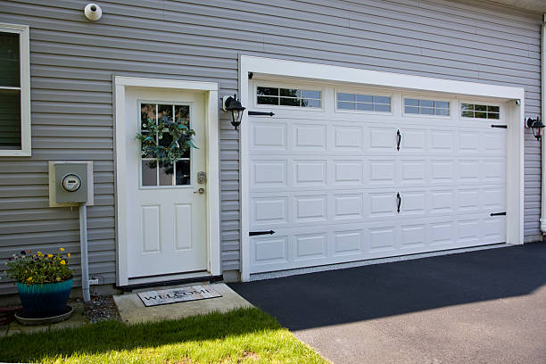 24/7 Emergency Garage Door Panel Replacement experts in Huntland, TN